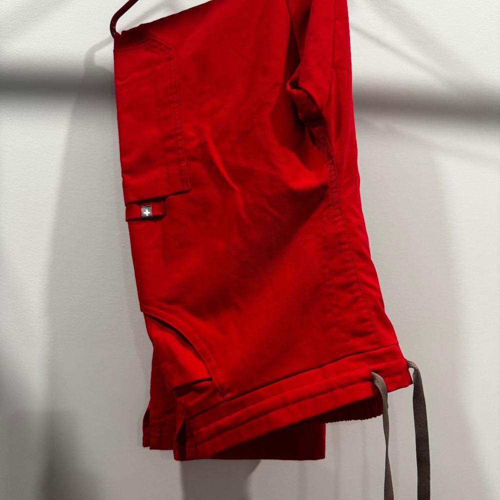 Figs scrub set - pop red